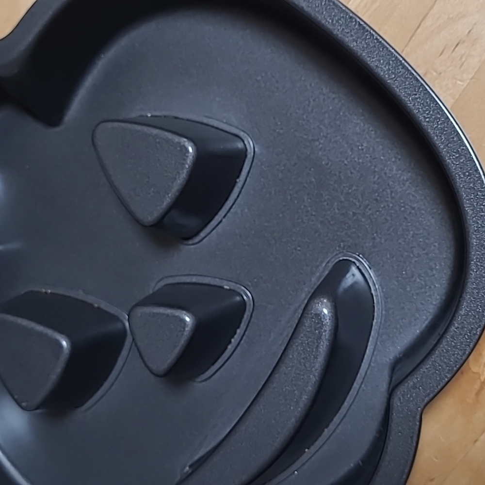 🔶️5 for $30🔶️ Wilton Nonstick Pumpkin Bake Pan - Picture 2 of 5